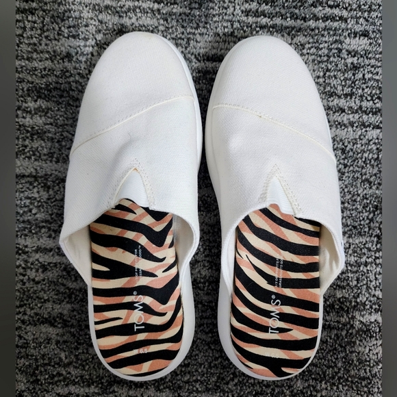 TOMS Women's White Mules with Zebra Print Insole - Picture 1 of 2